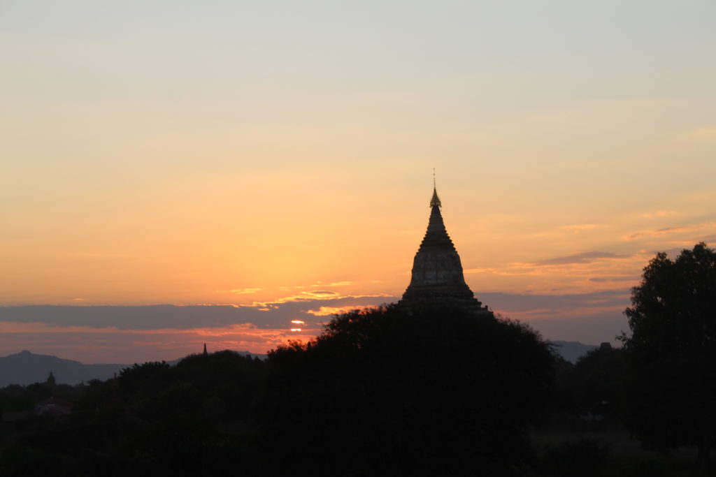 Amanecer en Bagan
