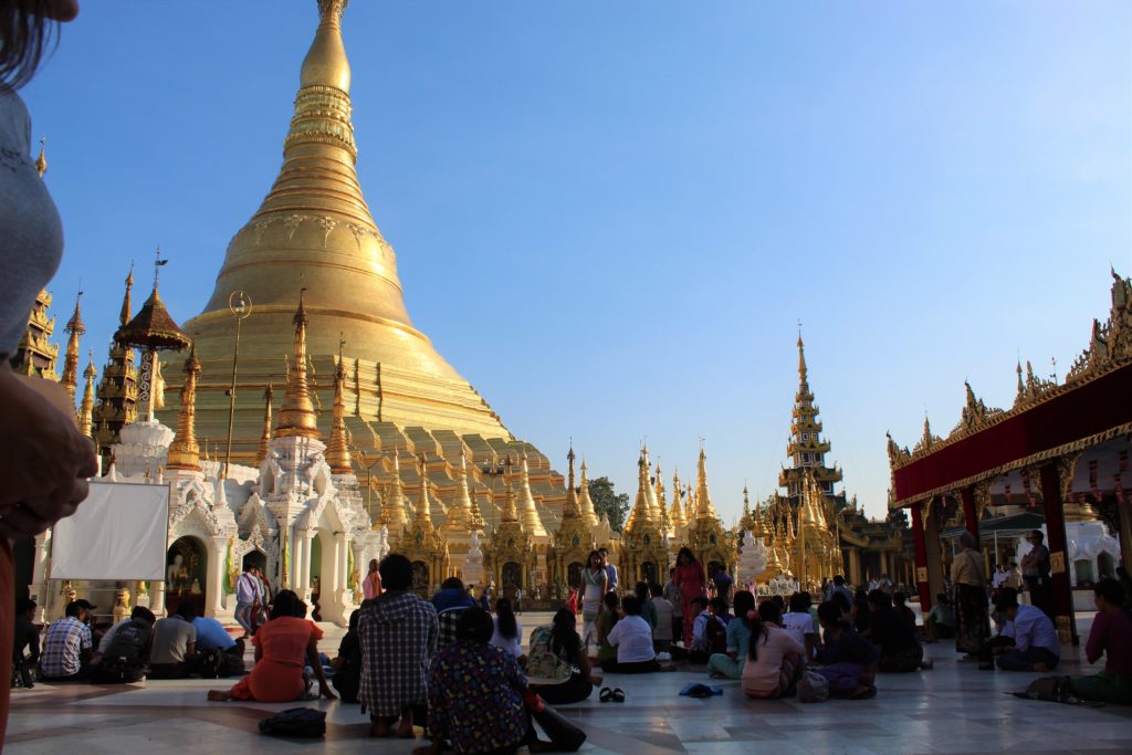 Atardecer en Shwedagon Pagoda